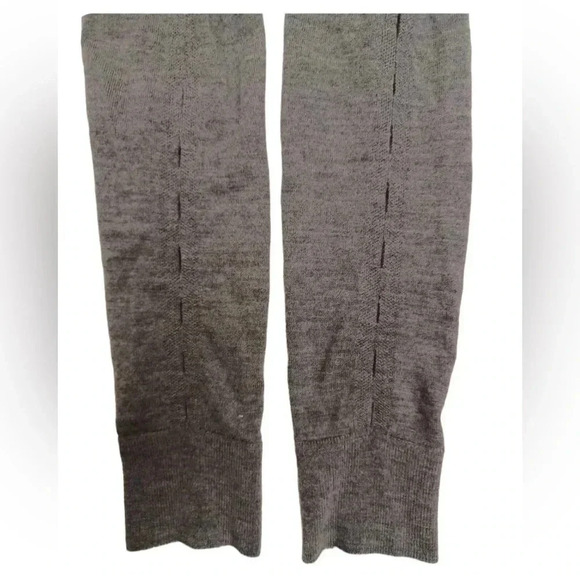 Banana Republic Grey 100% Merino Wool  Decorative Arm Slits Top Size Medium - Picture 4 of 8